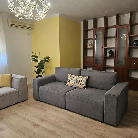 Spacious Modern Apartment In Prime Tirana Location Exteriör bild